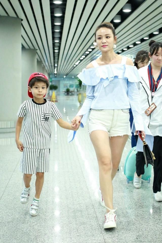 叶一茜腿再粗也不P图,网友:“粽子包”很抢眼,一辈子都买不起