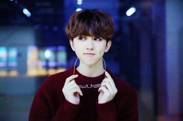 范丞丞的伯乐和蔡徐坤的导师,和吴亦凡同台,谁