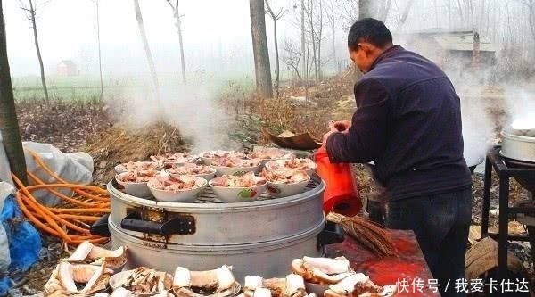  「收份子钱」以前是为了吃大餐，现在是为了去送钱，农村3种酒席