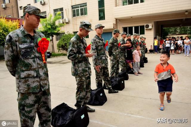 农村去当兵的没有以前多了，为什么？你们愿意送孩子去当兵吗？