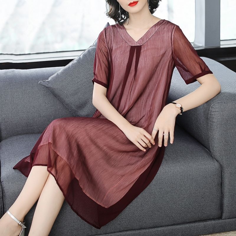 我45真没故意装嫩，全靠穿这“欧货裙”+高跟凉鞋，看着像25