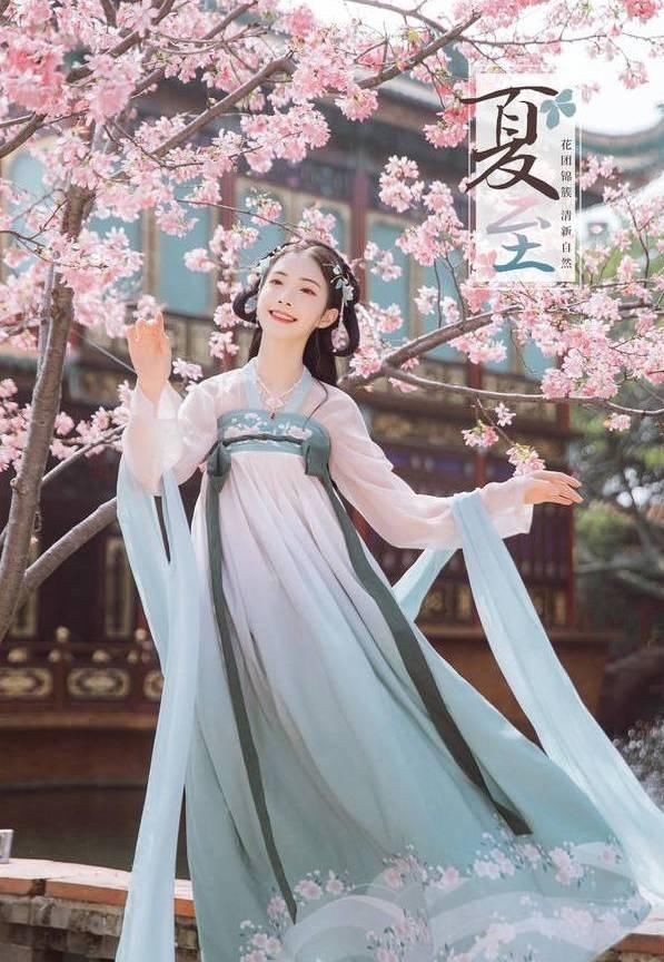 雨落愁思寄,云起寂寞生!