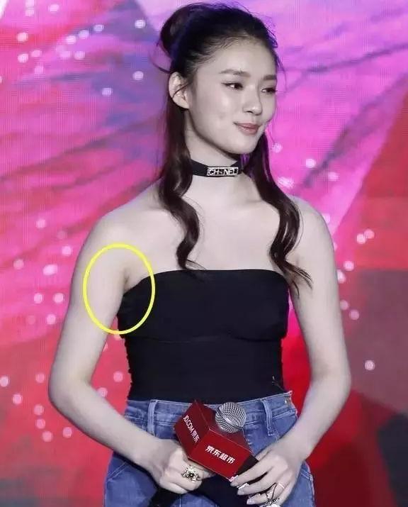 沈月被嘲“娱乐圈最丑女明星”！肩宽、腿粗真的没救了吗？