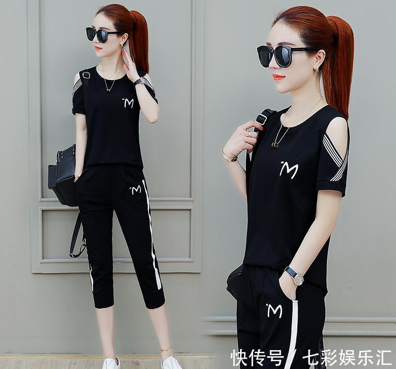 42岁老婆从不穿裙子，天天穿这运动套装，年轻10岁，超显美嫩