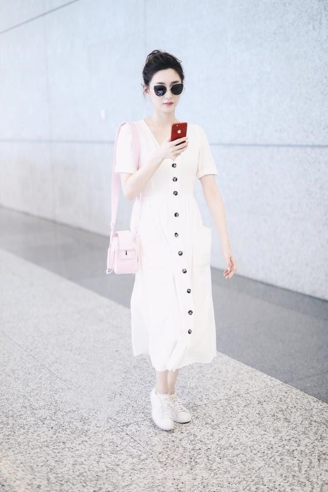 同穿平价长裙，江疏影穿出贵妇感，热巴却土味十足！