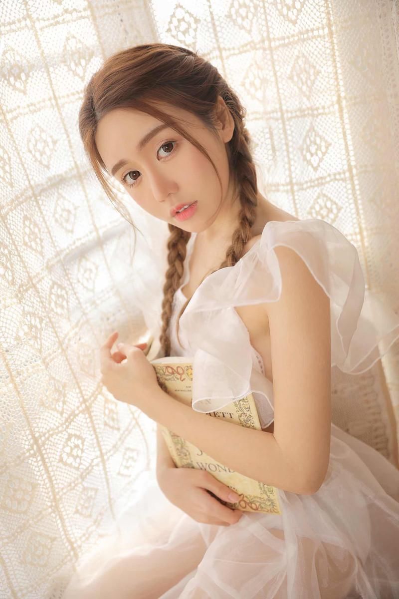 极品美女性感透视裙诱人写真图片