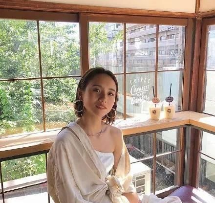 女生■黑黄皮的小个子女生相貌一般却很时尚潮流!穿衣搭配显瘦气场,填满现代感!