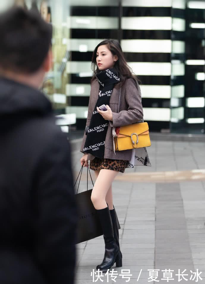  「精致」街拍：精致到细节的美丽，更显女人成熟的魅力～赶快娶回家！