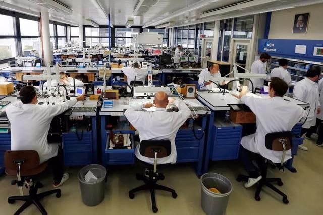 瑞表都在哪里产？百达翡丽和江诗丹顿是邻居吗？