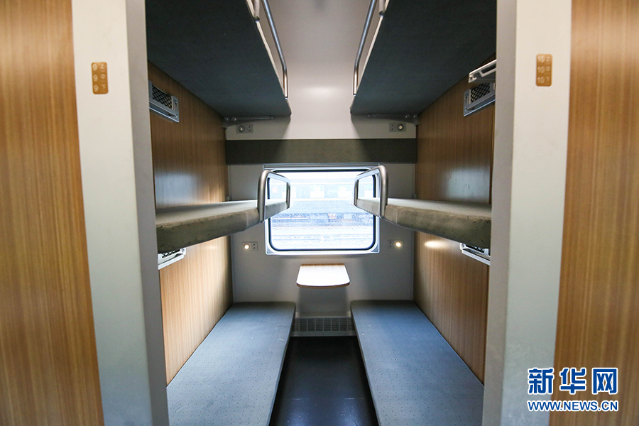 新“绿皮”复兴号电源加WiFi 朝发夕至更惬意