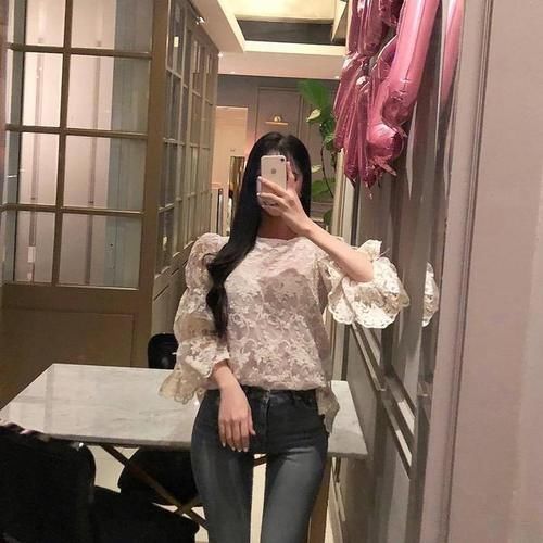  「不失」牛仔裤减龄时髦有魅力，年轻又不失风情，尽显曼妙腰身女性美！