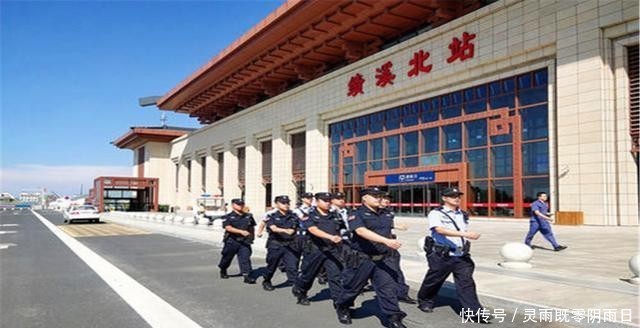  高铁：全国最大的县级高铁站，耗资2.5亿元，所在县人口却不到20