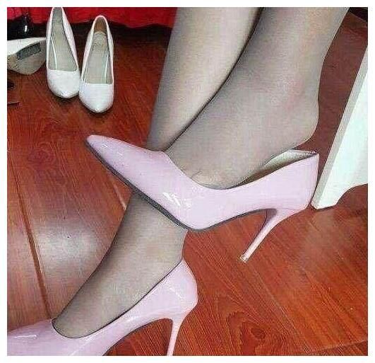 尖尖细高跟，彰显完美腿型的利器，让你优雅的行走，尽显女性魅力