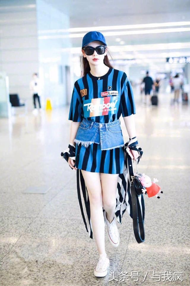 戚薇穿上长裤，腿还是有点粗！之前穿短裤的腿像假腿，又细又直！