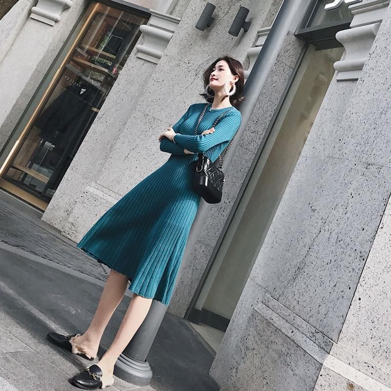 女人再瘦，也别穿紧身裤!试试这“新鲜出炉”的秋裙，美嫩美嫩的