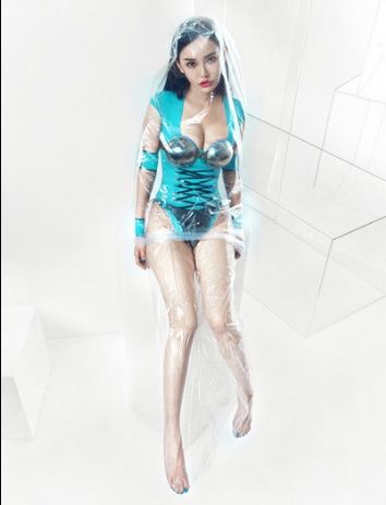 柳岩和童菲同是拍男人装，童菲比柳岩大胆多了，时尚片拍成科幻片