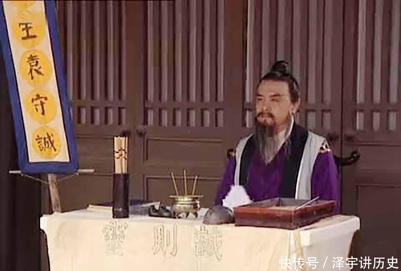  「三国」此人本是三国相士，预言曹丕高寿八十，后者40岁病逝前称赞真准
