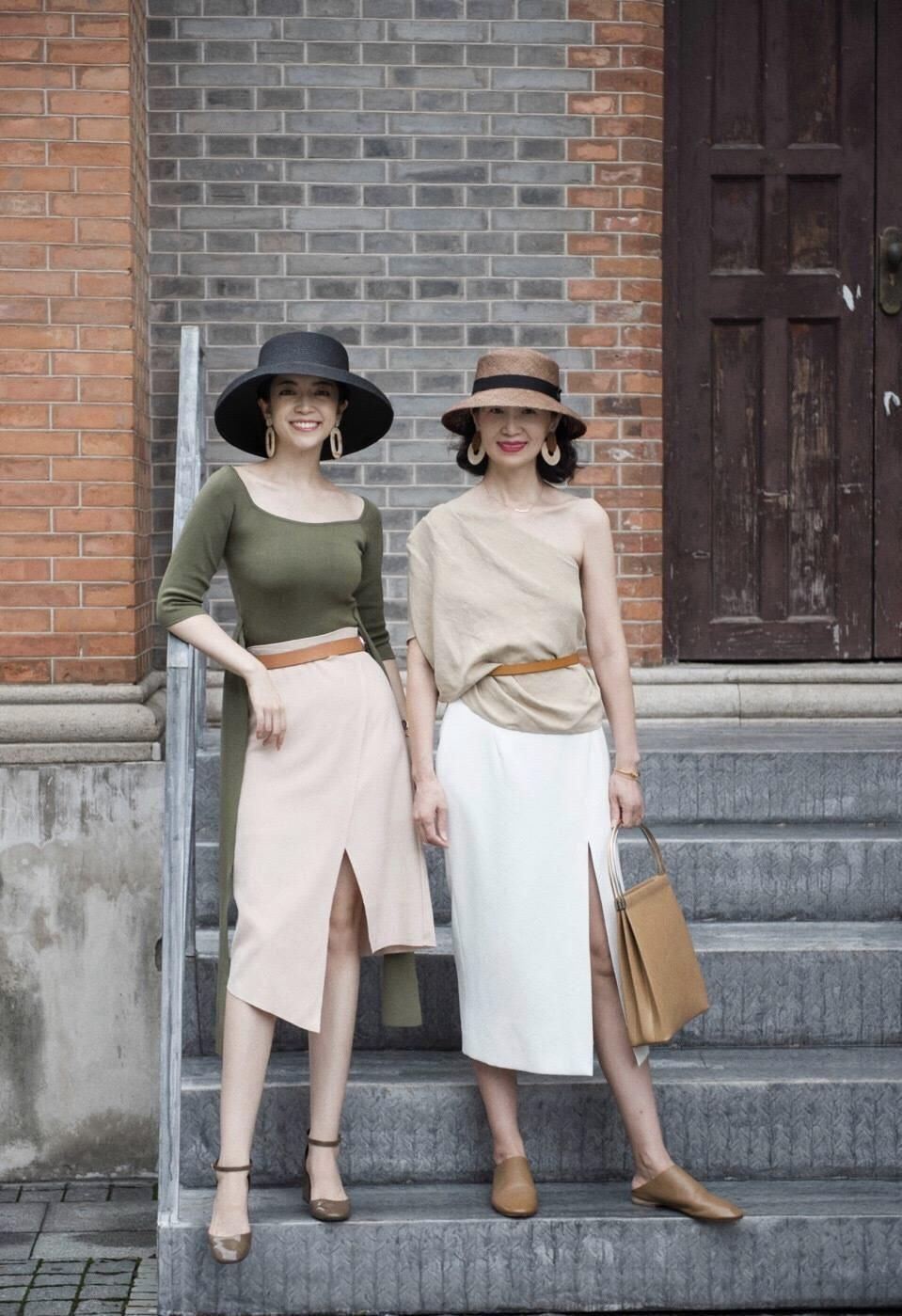 微博上又火了一对母女,简直就是一对穿搭姐妹花!太有气质了!