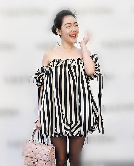 当小S与钟丽缇同穿抹胸裙，网友：终于知道丰腴和肥胖的差距了！