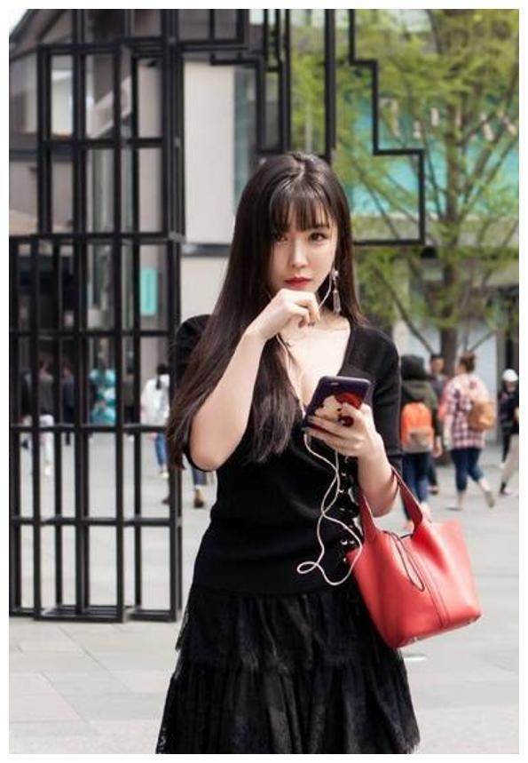 街拍：图1肤白貌美，图3个性精致，图8身材火辣