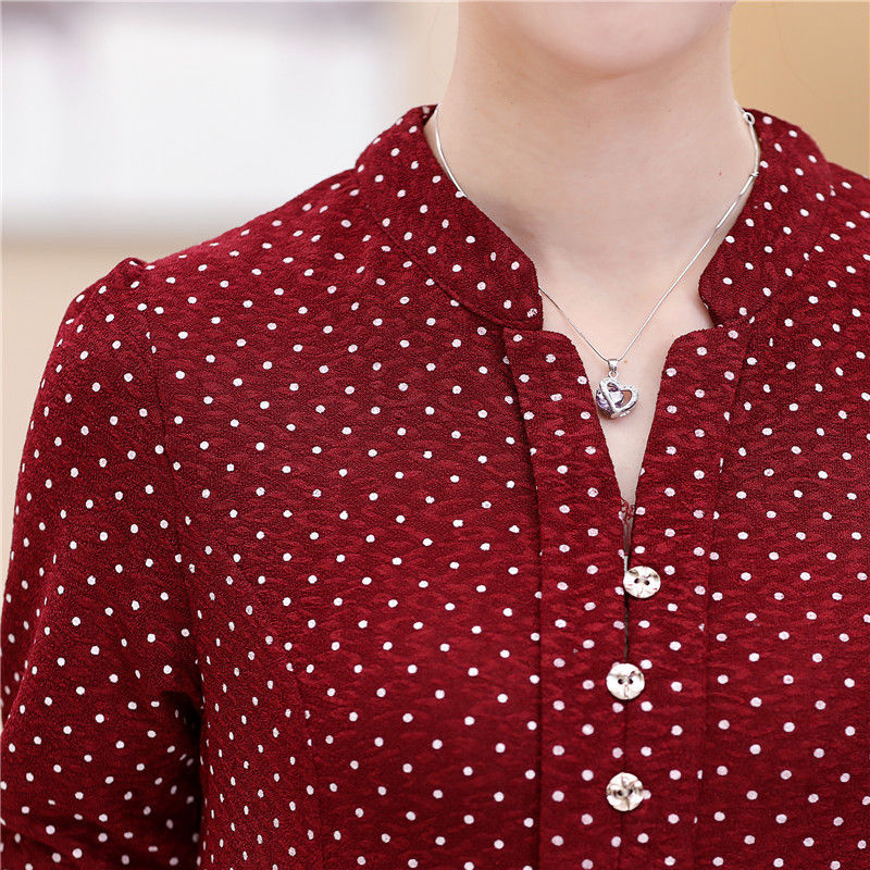 天冷流行这样穿!小衫+长款，适合6070后妈妈，美的年轻动人