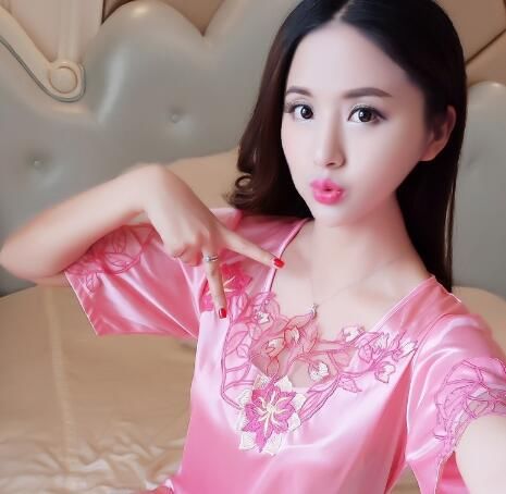 女人再穷，也别穿土灰色睡衣!多穿“养眼”睡衣，不贵显高档妩媚