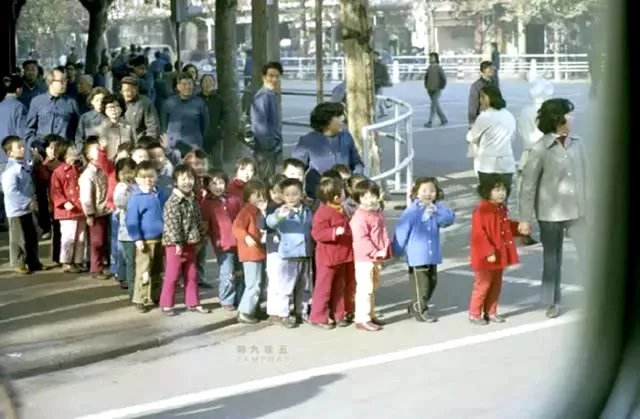35年前的老照片记录下二十世纪八十年代的中国