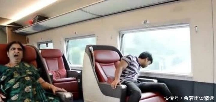 印度夫妻首次坐中国高铁,刚上高铁就愣住了,一脸不敢相信