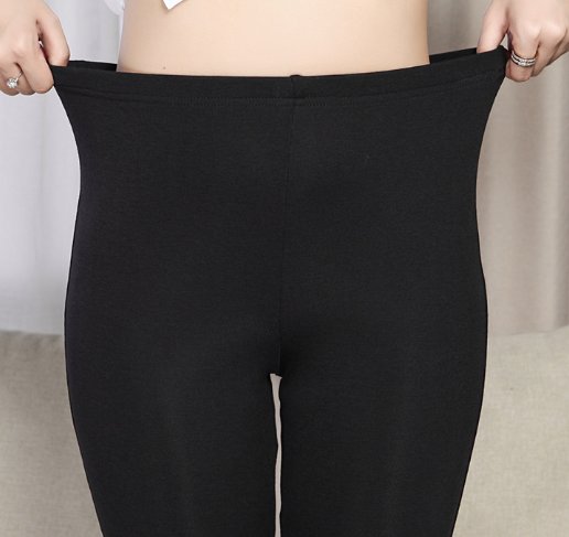 纤瘦的女人穿起打底裤,根本没有倒三角区的尴尬,一款比一款更美