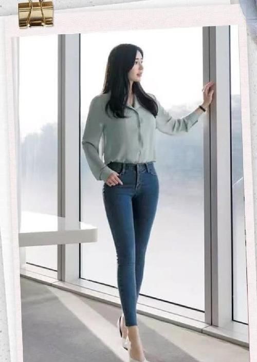  「舒适」修身牛仔裤小姐姐，时尚大方身材出众， 修长美腿迷人眼！