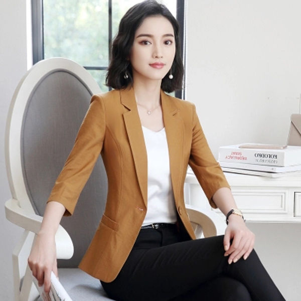 入秋不知穿什么?试试”小西装+九分裤“,提气质忒迷人