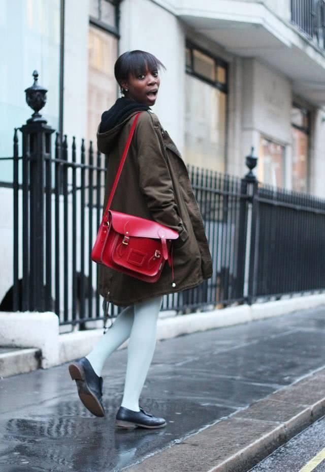  『剑桥包可以』丢掉你的双肩包吧，太土！2020年流行背“剑桥包”，时髦又百搭