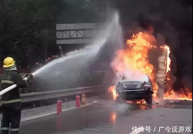  康正：高速公路上突发状况如何应对？康正汽车教你几招关键时刻