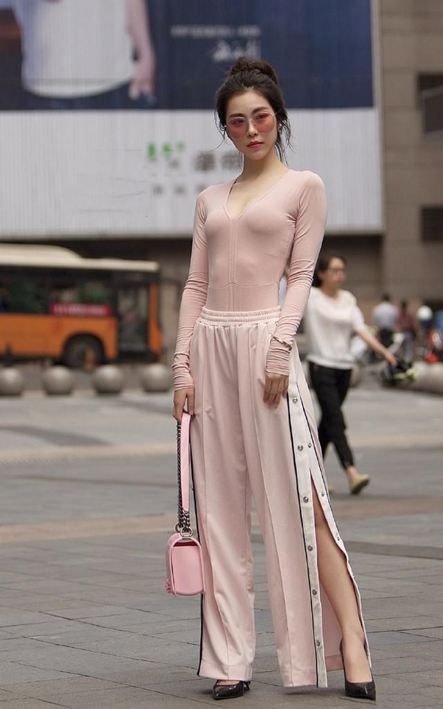 路人街拍,没有最美的装扮,只有更美的穿搭!