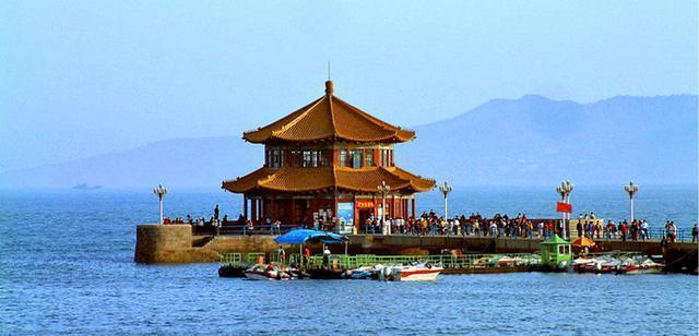 2018年山东省地方GDP排行，青岛双第一，济南和烟台争第二