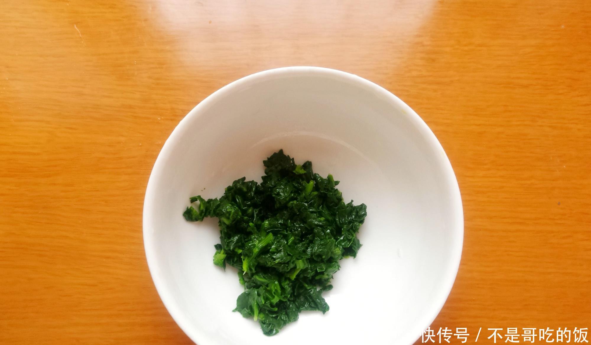  「软嫩」遇上这菜，我准买3斤，加点面粉搅一搅，软嫩清香，早上吃最好！