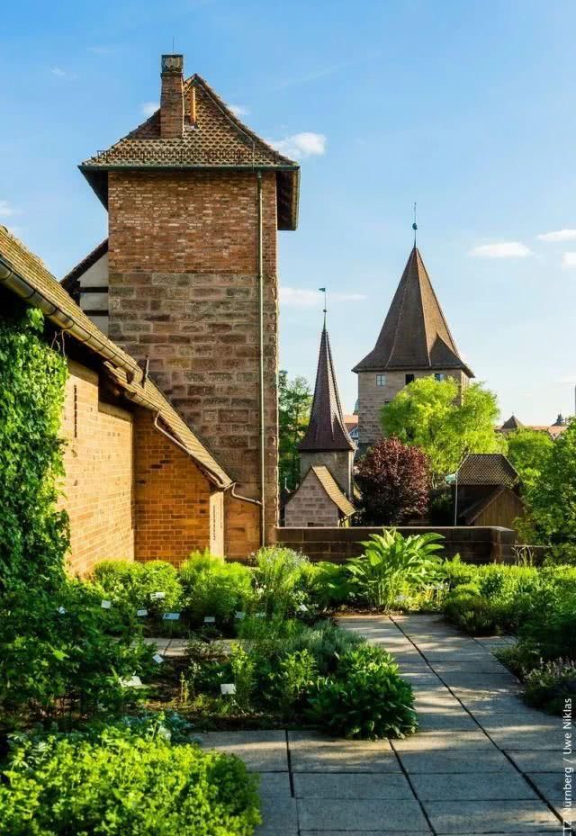  『中世纪』60几岁的古城堡之途为什么能一直维持“青春年少”？