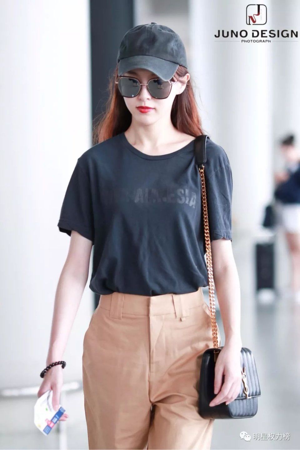 女明星私服PK，穿搭效果最佳的竟是她?