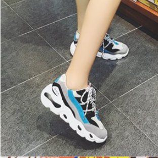 今年流行的女鞋，是这样的款式，时髦洋气，女人味爆表