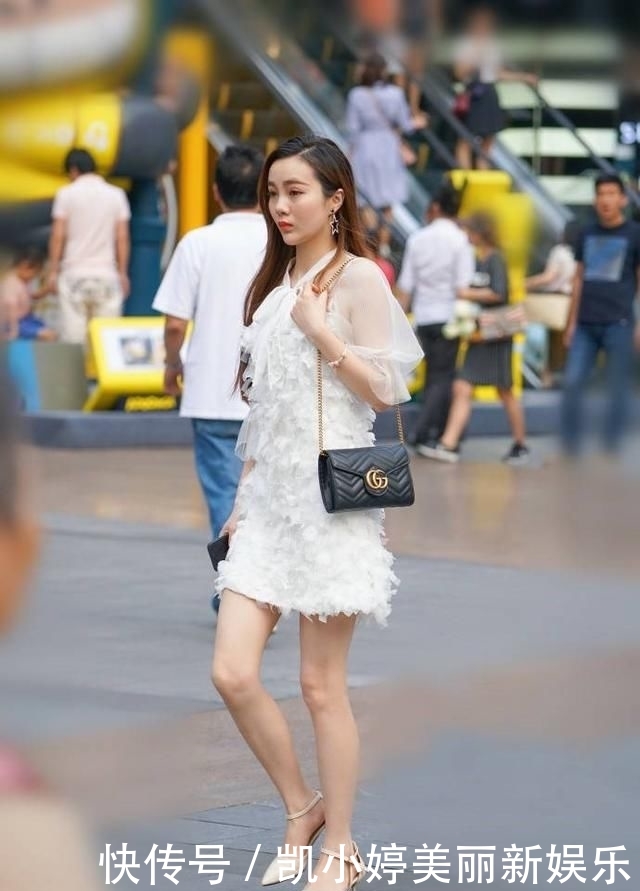  舒适■高跟鞋穿上自然是十分舒适，还增添了一丝小性感