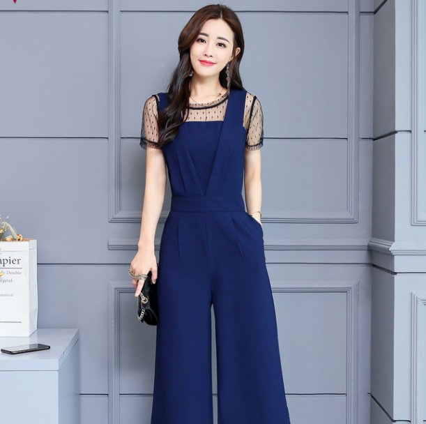 越来越多的女人不穿裤子了，初秋连体衣超有女人味，男人为之着迷