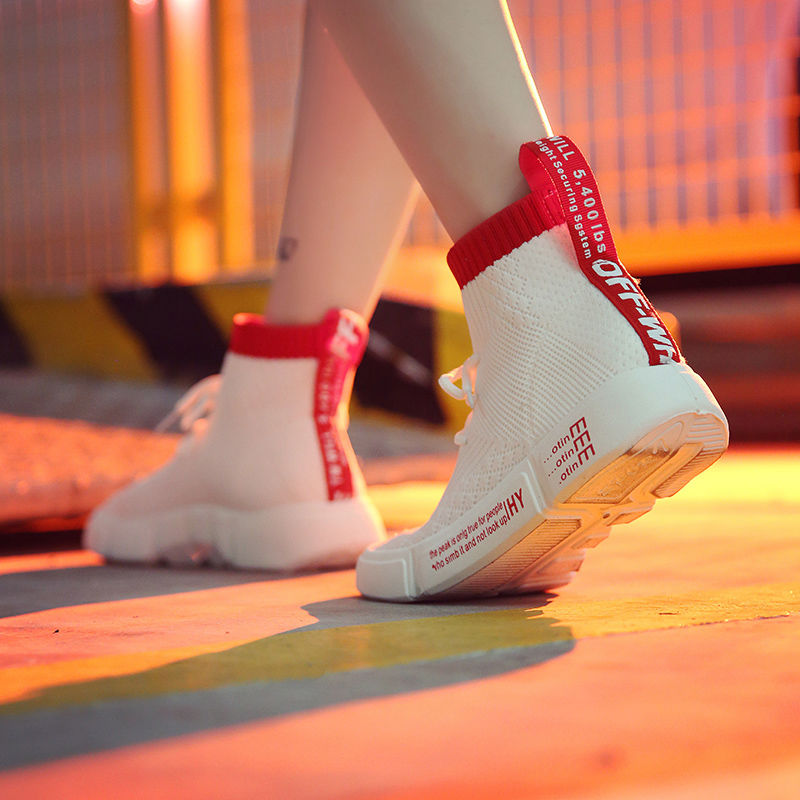 这女鞋刚上市就红了，一双比一双洋气，配上牛仔裤小脚裤咋穿咋美