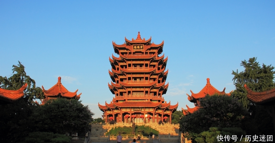 一辆需要签“生死状”的列车，几乎趟趟爆满，乘客：多危险我都去