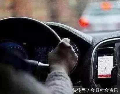 的哥对女大学生污言秽语,女生录下证据报警,涉事车辆已停运