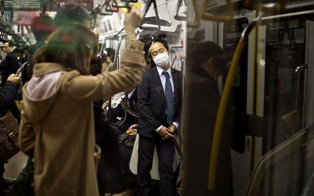 中国游客到日本，公交上给老人让座，为什么还被老人“指点”