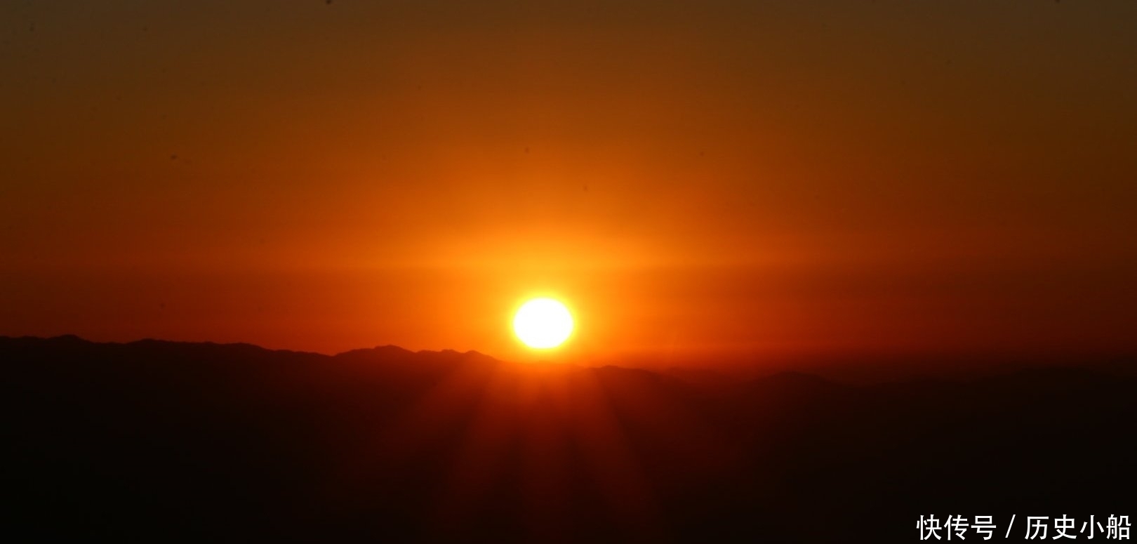 徐霞客两次居留鸡足山,被誉为“天开佛国”,此山之后,天下无山