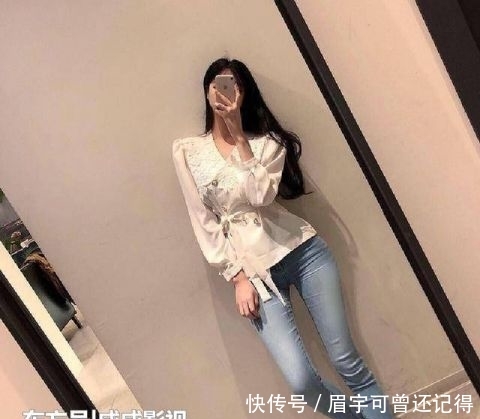  美感：紧身牛仔裤美女展现女神身材，穿出别样美感，尽显时尚潮女范
