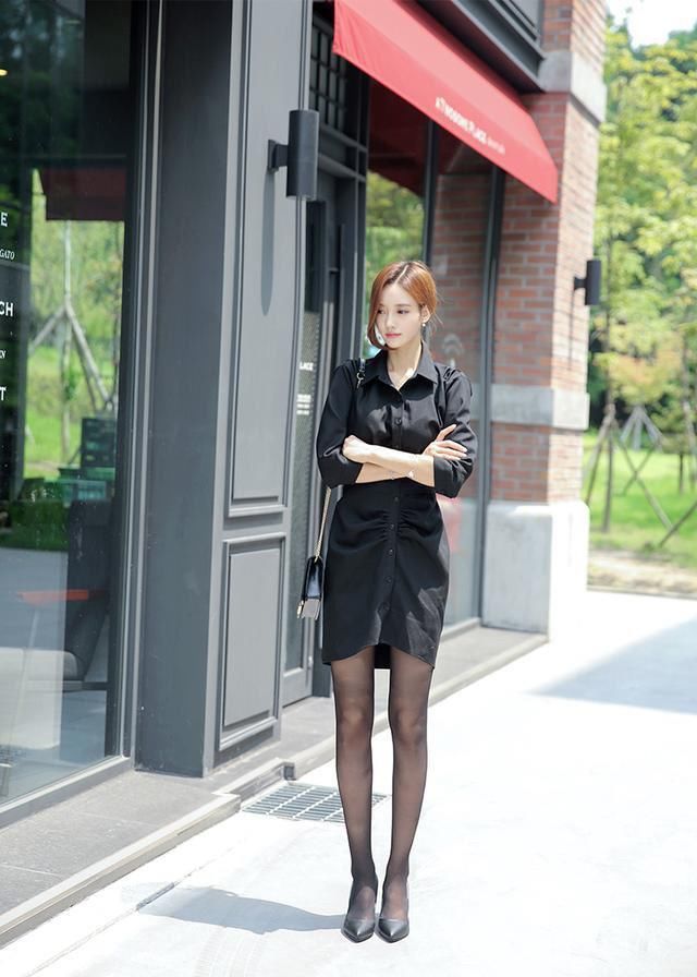 基于性感的黑丝袜和高跟鞋，上身怎么搭配都不会出错啦