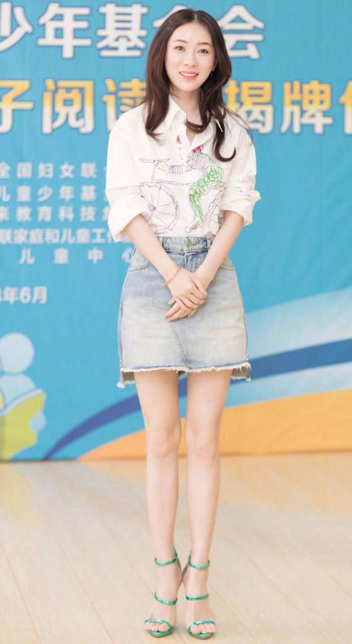 霍思燕真厉害！这紧身裤硬是塞进去吧？网友：刚生完孩子就恢复成