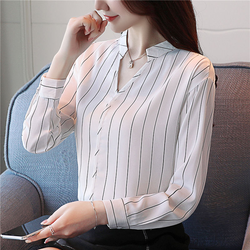 啧、啧!52岁婆婆超会打扮，小衫+白裤子，美得嫩上添嫩